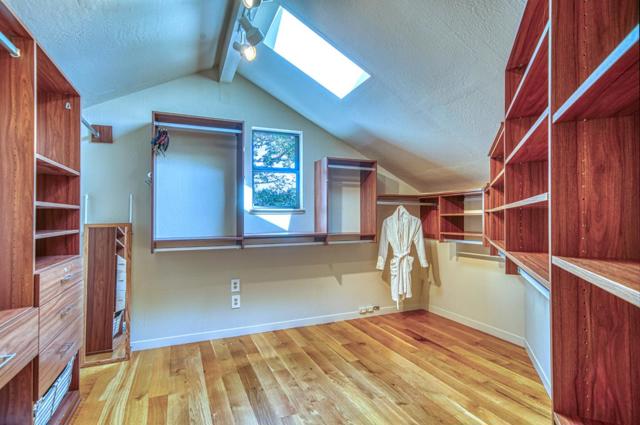 925 Skyward Drive, Aptos CA: https://media.crmls.org/mediaz/5e40b1a8-cac4-4090-84e8-98608f1cd4d8.jpg