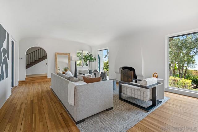 7316 Encelia Dr., La Jolla CA: https://media.crmls.org/mediaz/5e40d0ad-b8c0-4ee3-83fe-4b055099e61e.jpg