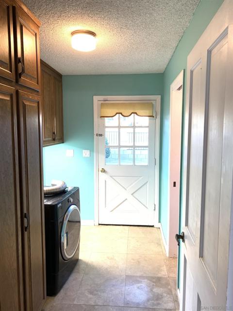 9109 Huntley Road, Fallbrook CA: https://media.crmls.org/mediaz/5e412eeb-72fb-4d07-a750-a62f4c97de81.jpg