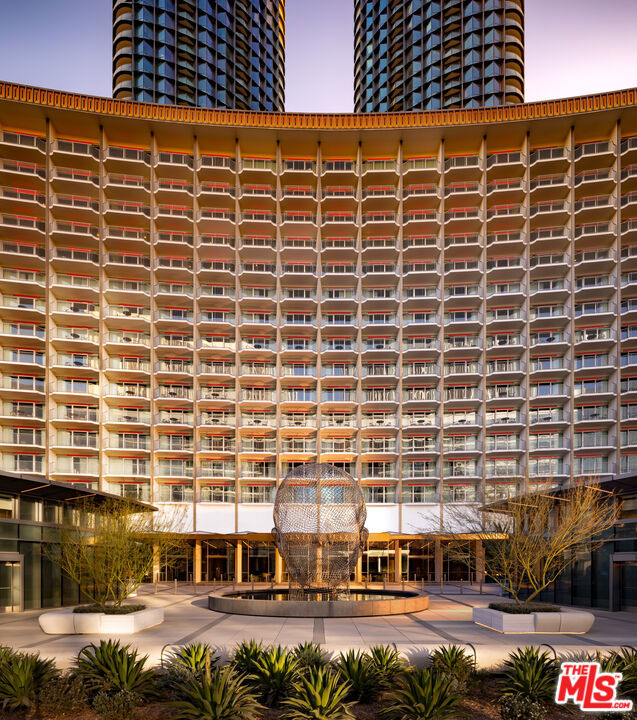 2025 Avenue Of The Stars, Los Angeles CA: https://media.crmls.org/mediaz/5e41777b-7a2c-4ac3-a63d-dc02eb653016.jpg
