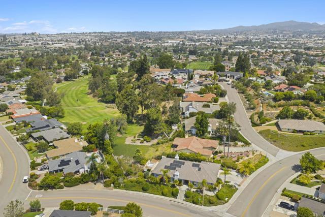 1176 LA SOMBRA Drive, San Marcos CA: https://media.crmls.org/mediaz/5e41ba29-01fc-4a8c-b12a-6093d5f6d3b3.jpg