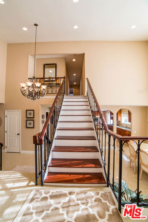 29303 Stadia Hill Lane, Rancho Palos Verdes CA: https://media.crmls.org/mediaz/5e41ba84-a0aa-40a1-9b35-03228d16c47f.jpg