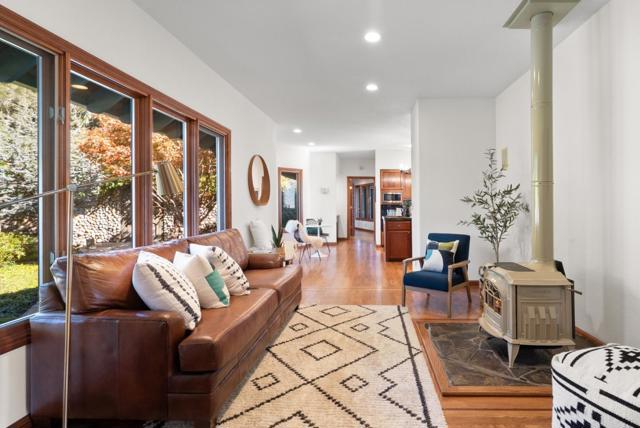 625 Quail Run, Aptos CA: https://media.crmls.org/mediaz/5e41de15-1347-449d-bfe7-1e41917b2fa1.jpg