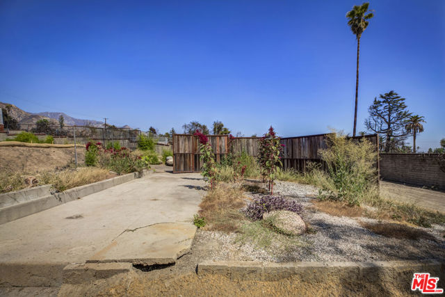 2738 Marengo Avenue, Altadena CA: https://media.crmls.org/mediaz/5e430df0-1cc9-4d1c-b9d4-d4bcc65b7f91.jpg