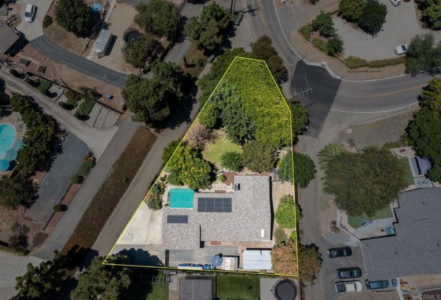 620 Sunset Drive, Vista CA: https://media.crmls.org/mediaz/5e436325-f518-46a8-82ab-04103776b95c.jpg