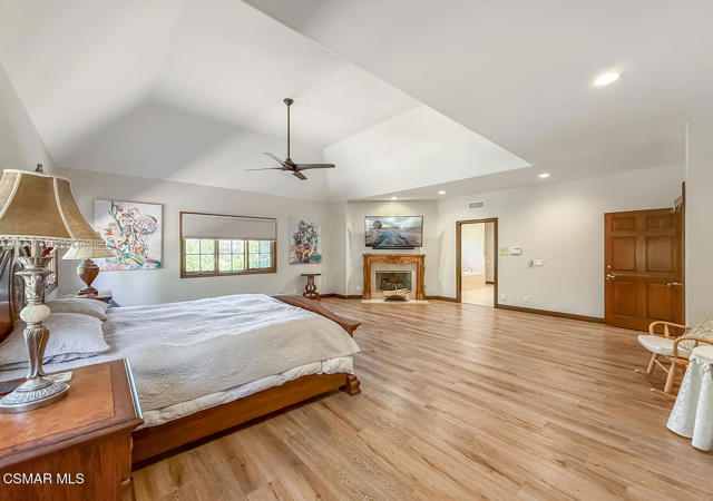 2317 Sierra Creek Road, Agoura Hills CA: https://media.crmls.org/mediaz/5e43a5ab-d841-4605-a5fb-fb5fc249916b.jpg