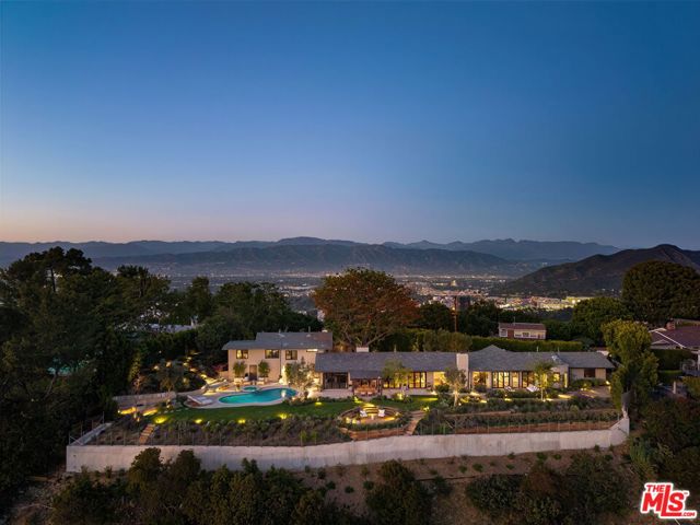 7840 Torreyson Drive, Los Angeles CA: https://media.crmls.org/mediaz/5e4441ac-b234-4c74-9a55-22c6024ab924.jpg