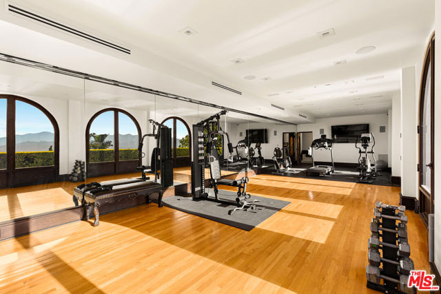 330 Kempton Road, Glendale CA: https://media.crmls.org/mediaz/5e4493c9-7afd-4335-8882-fe00b22c640e.jpg