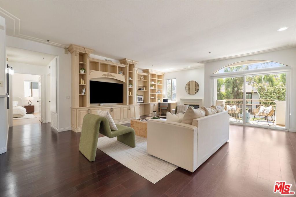 https://media.crmls.org/mediaz/5e44e2ad-bae4-4e44-b665-270005a50cbc.jpg?preset=X-Large