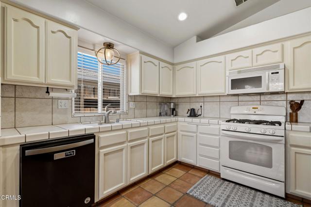 Detail Gallery Image 19 of 49 For 12614 Grand Teton Dr, Bakersfield,  CA 93312 - 4 Beds | 3 Baths