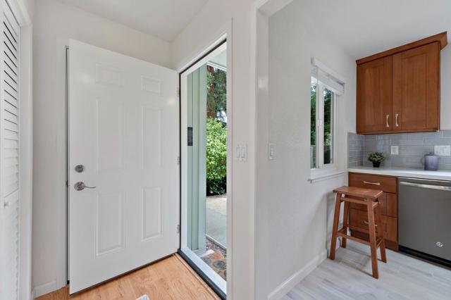 987 Lane Avenue, Mountain View CA: https://media.crmls.org/mediaz/5e45152f-ec29-44af-a4ac-129e0393a10b.jpg