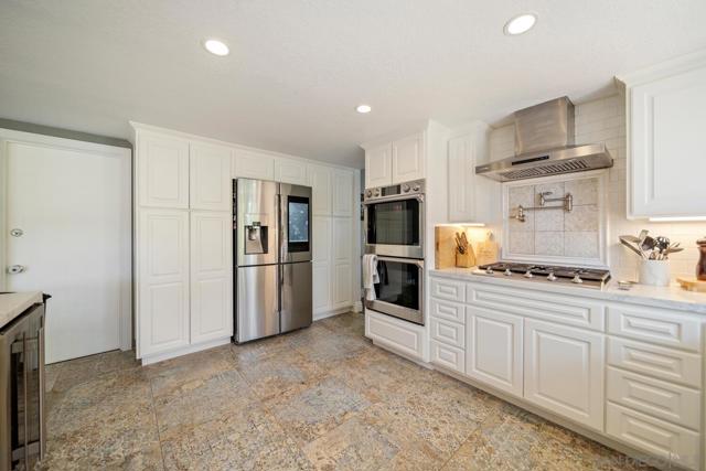 1654 Palomino Ln, Escondido CA: https://media.crmls.org/mediaz/5e45160c-fdaa-479d-8aaf-95ad1fe57a9c.jpg