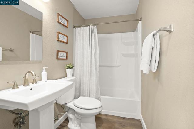 3979 Beechwood Court, Concord CA: https://media.crmls.org/mediaz/5e45e803-6295-4efa-b34f-870caf52ce39.jpg