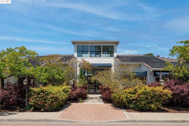197 Lakeshore Ct, Richmond CA: https://media.crmls.org/mediaz/5e460579-11c9-448d-a17c-8e0b807ddef2.jpg