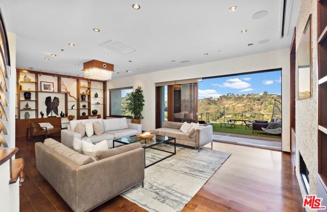 1018 Stradella Road, Los Angeles CA: https://media.crmls.org/mediaz/5e463122-a760-4e4f-9079-aaf5b88515ea.jpg
