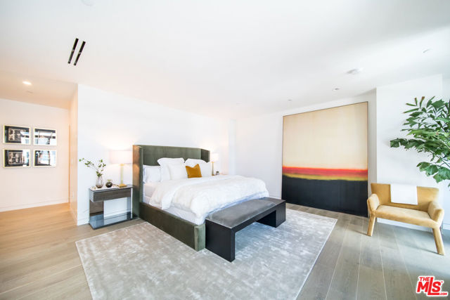 8600 Wilshire Boulevard, Beverly Hills CA: https://media.crmls.org/mediaz/5e46ca52-d90a-482e-a124-29f0e432f554.jpg