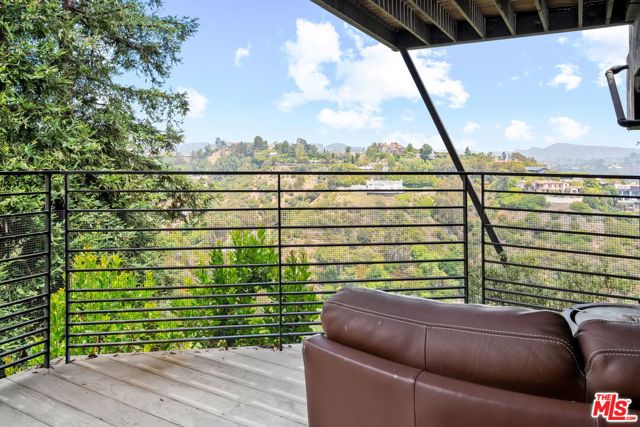 1030 Somera Road, Los Angeles CA: https://media.crmls.org/mediaz/5e47cbb7-0ef9-4ca8-95dd-32424bb5ab8e.jpg
