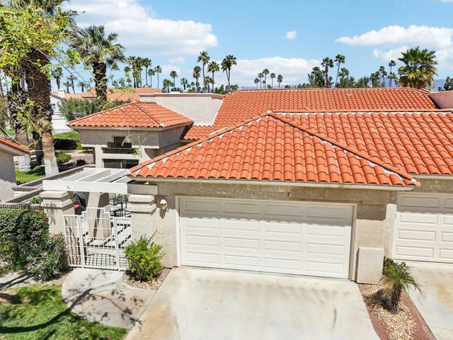 110 Celano Circle, Palm Desert CA: https://media.crmls.org/mediaz/5e48dd6c-1da0-4662-a71d-516b110818cf.jpg