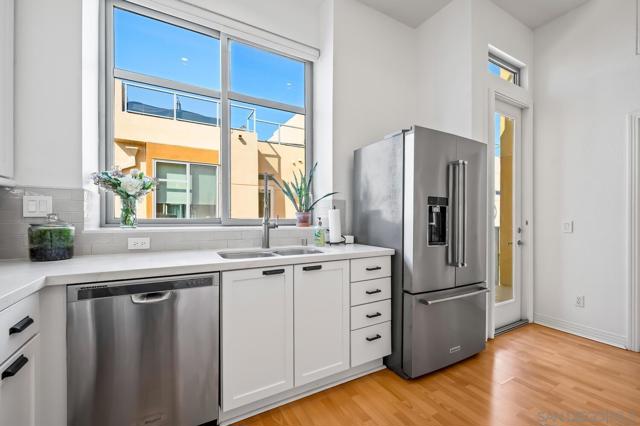 465 S Cleveland St, Oceanside CA: https://media.crmls.org/mediaz/5e48e1ce-f880-411d-b893-9c10296eff3e.jpg