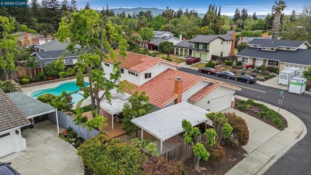 2043 Gill Port Ln, Walnut Creek CA: https://media.crmls.org/mediaz/5e491275-003d-4029-ab86-afe4e42a8cca.jpg