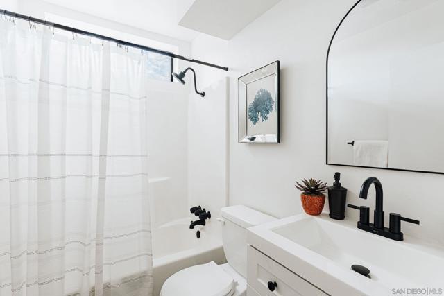 4652 Don Lorenzo Dr, Los Angeles CA: https://media.crmls.org/mediaz/5e496614-55d1-4ad5-b4d3-568422cbc49a.jpg