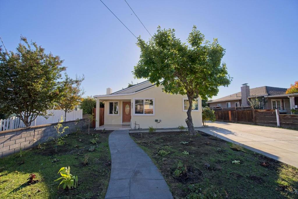 207 N Claremont Avenue