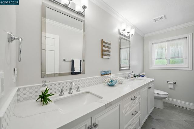 235 Saint Paul Dr, Alamo CA: https://media.crmls.org/mediaz/5e4a6305-d6a2-4e1b-bbd3-8cfe8eca53a1.jpg