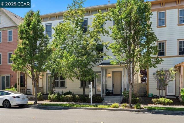 2201 Tsushima St, Hercules CA: https://media.crmls.org/mediaz/5e4ab27b-2676-4c91-9c20-eb0beb553acf.jpg