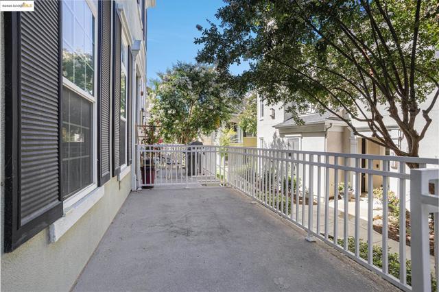 3730 Whitworth Dr, Dublin CA: https://media.crmls.org/mediaz/5e4abadf-feef-43c6-a12a-97215acd0205.jpg