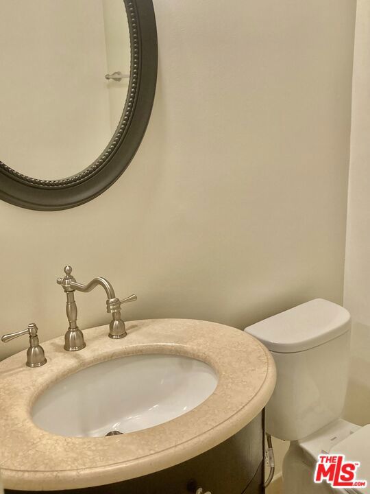 1097 S Bedford Drive, Los Angeles CA: https://media.crmls.org/mediaz/5e4be3f5-637f-4d7a-8aa0-65f6f427e42c.jpg