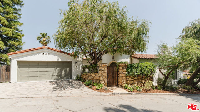 3744 Clayton Avenue, Los Angeles CA: https://media.crmls.org/mediaz/5e4bfaf5-0f67-4551-9e9e-84e387a3ecb6.jpg
