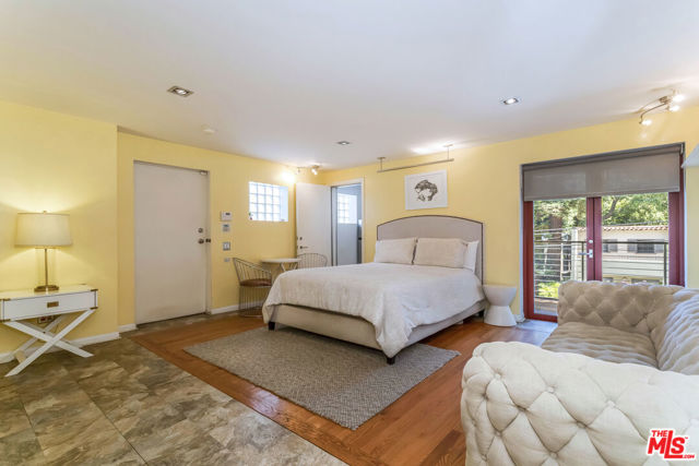 8783 Lookout Mountain Avenue, Los Angeles CA: https://media.crmls.org/mediaz/5e4c1bf1-6175-49c9-9af6-3bb812b4b5b2.jpg