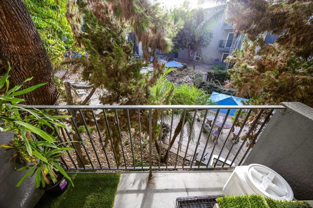 4860 Rolando Ct, San Diego CA: https://media.crmls.org/mediaz/5e4c4670-6c0e-4ecc-a932-6afc98cc5265.jpg