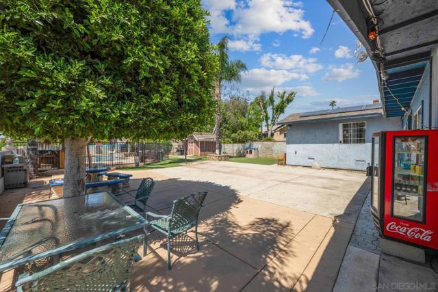 124 E View St, Fallbrook CA: https://media.crmls.org/mediaz/5e4c5c18-3630-498a-81a4-89b1adb9eaff.jpg