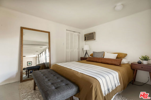 1943 Coolidge Avenue, Altadena CA: https://media.crmls.org/mediaz/5e4c6282-0047-43cf-b26b-e0a65d50f998.jpg