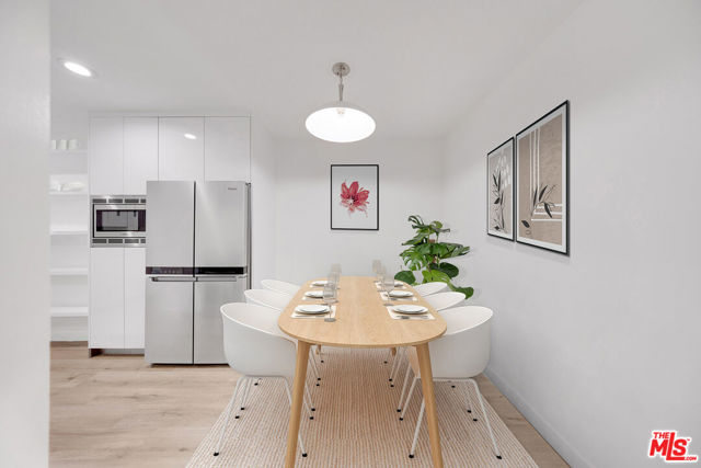 1331 Roxbury Drive, Los Angeles CA: https://media.crmls.org/mediaz/5e4dab3c-d9fc-43b6-a6c0-8cc9abca6517.jpg