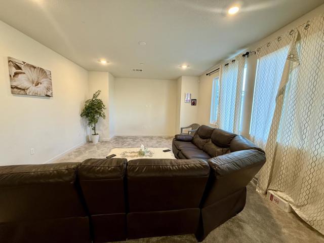 2121 Stagecoach Road, Patterson CA: https://media.crmls.org/mediaz/5e4dd5b8-8261-4468-8d3f-9bfdfda3ba0a.jpg