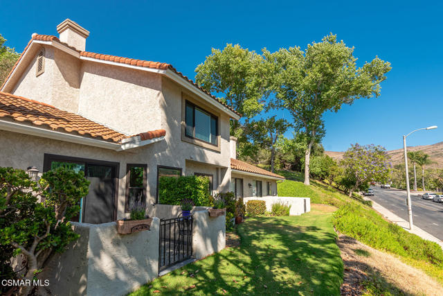 6208 Corte Antigua, Camarillo CA: https://media.crmls.org/mediaz/5e4e4836-cb64-46c8-9972-80585effa694.jpg