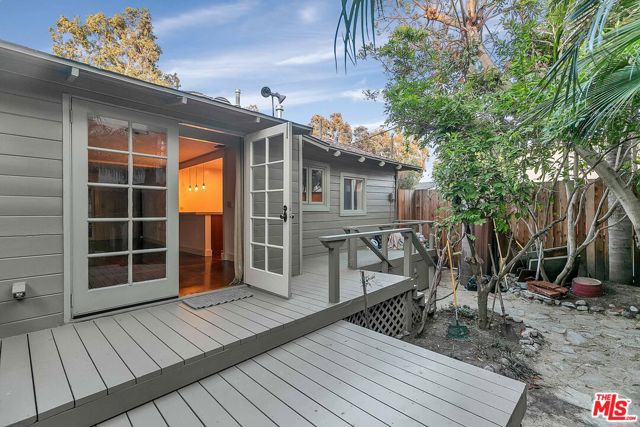 2636 5th Street, Santa Monica CA: https://media.crmls.org/mediaz/5e4e6741-4713-40b8-8523-cf671ff58dbe.jpg