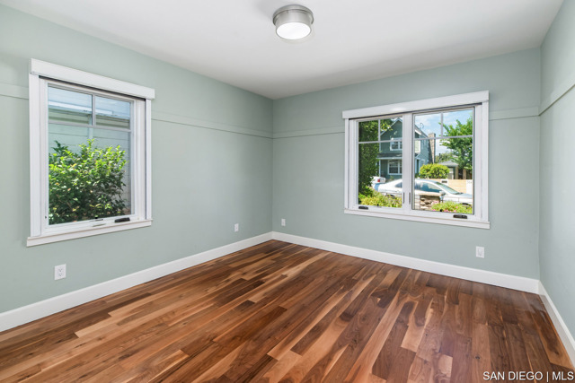 3549 Wilcox ST, San Diego CA: https://media.crmls.org/mediaz/5e4f1f1e-b3ca-486e-a227-6eccec3d4703.jpg