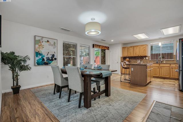 349 Cose Ln, Tracy CA: https://media.crmls.org/mediaz/5e5012d6-aee1-43d2-bf33-b04c690dccd4.jpg