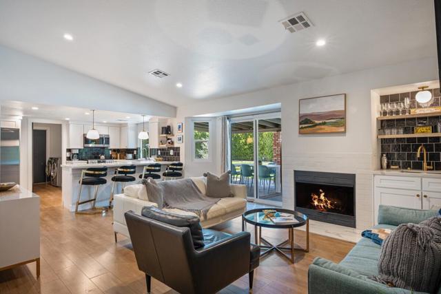 2241 N San Gorgonio Road, Palm Springs CA: https://media.crmls.org/mediaz/5e510bc4-a957-47ff-a076-43150b2681ad.jpg