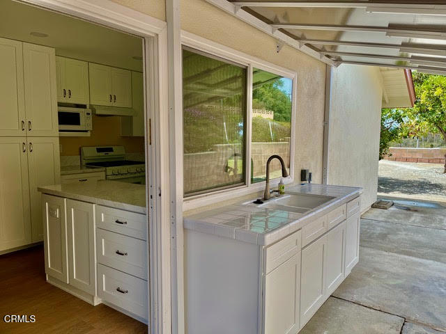 157 N Brookshire Avenue, Ventura CA: https://media.crmls.org/mediaz/5e516e95-e115-41db-b952-c3ebf6b916c9.jpg