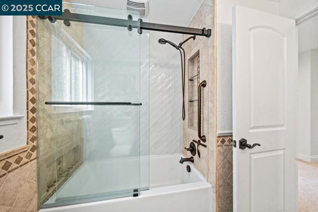 21 Mirango Ct, Clayton CA: https://media.crmls.org/mediaz/5e518bb4-84a4-4350-85d9-1dc1b4b63058.jpg