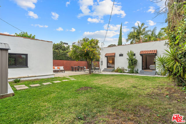 722 N La Jolla Avenue, Los Angeles CA: https://media.crmls.org/mediaz/5e51c7b5-732d-404a-8b81-d42223eb3bbd.jpg