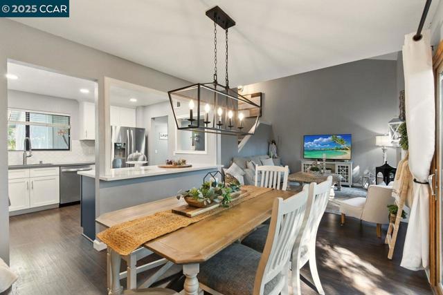 223 Via Pinada Ln, Martinez CA: https://media.crmls.org/mediaz/5e51ee43-1729-497b-80ad-ee9ee44b6f55.jpg