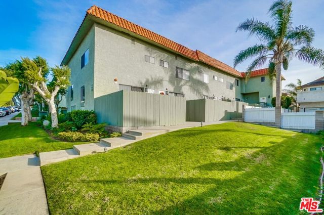 1832 Rockefeller Lane, Redondo Beach, California 90278, 2 Bedrooms Bedrooms, ,2 BathroomsBathrooms,Residential,For Sale,Rockefeller,25603743 1832 Rockefeller Lane, Redondo Beach, California 90278, 2 Bedrooms Bedrooms, ,2 BathroomsBathrooms,Residential,For Sale,Rockefeller,25603743