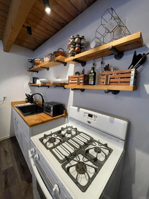 138 Leonard Lane, Sugarloaf CA: https://media.crmls.org/mediaz/5e522fe6-0ace-4ce2-8bbb-f513fc2f8b73.jpg