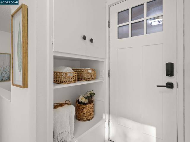 230 Fairlawn Dr, Berkeley CA: https://media.crmls.org/mediaz/5e526aa6-f52f-4b78-a7ad-058a4bc350a8.jpg