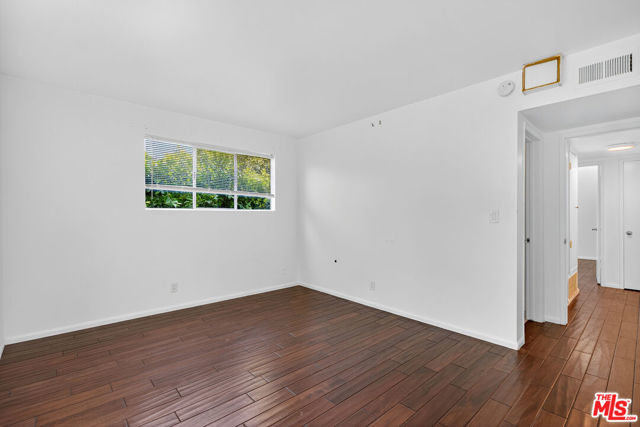 1101 Lincoln Boulevard, Santa Monica CA: https://media.crmls.org/mediaz/5e527072-5318-45fc-af68-a3509cea5fa5.jpg